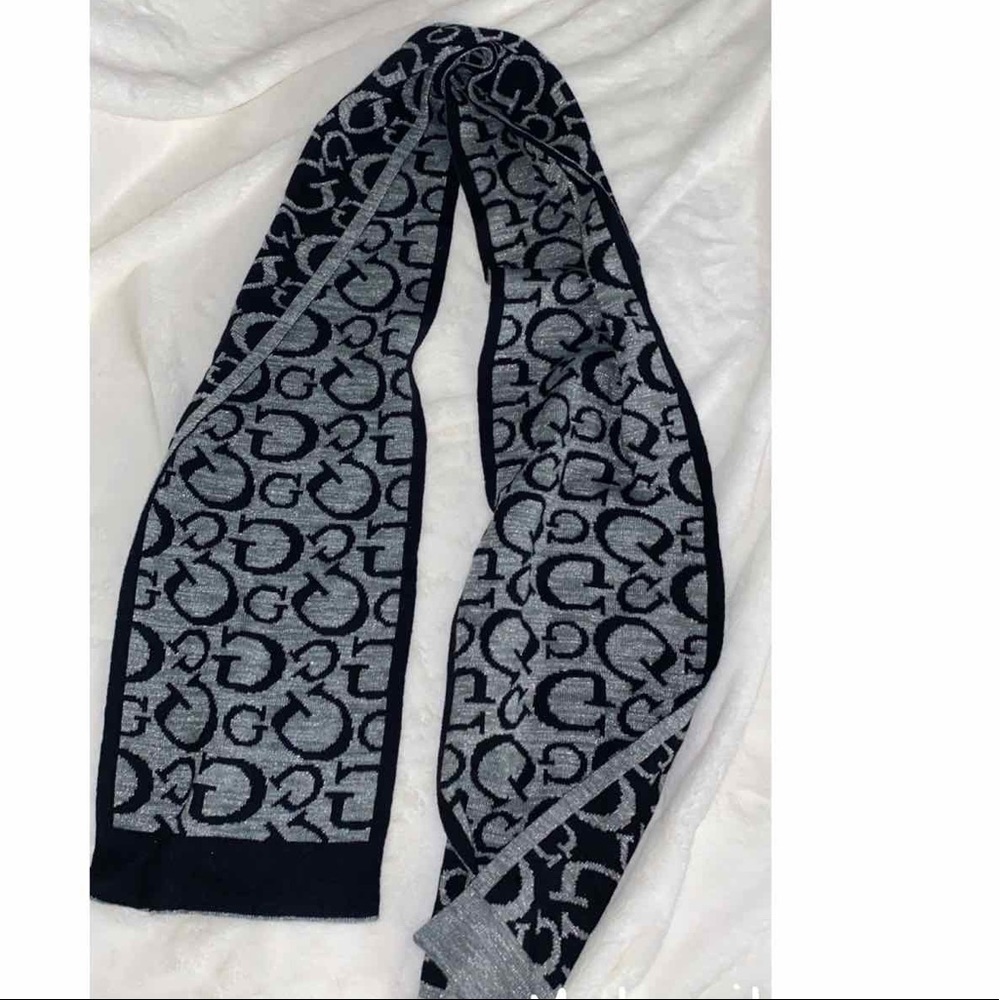 GUESS Scarf